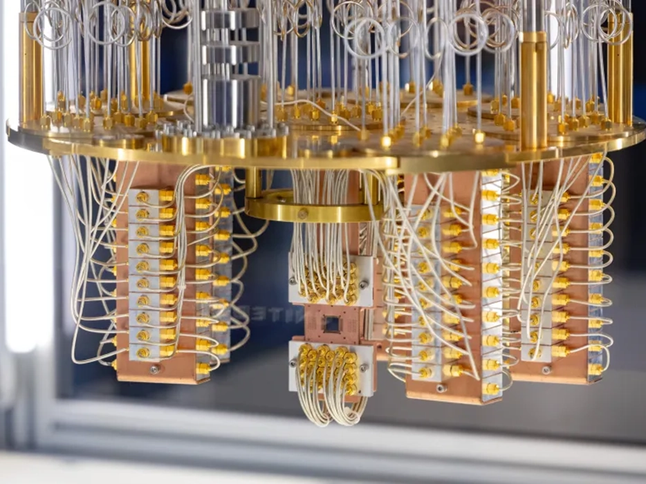 ‘A real physical thing’: Quantum computer exhibit at O’Hare seeks to make the technology tangible
